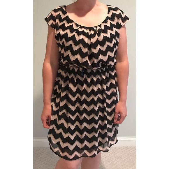 Lily Rose Chevron Print Dress - Picture 1 of 5
